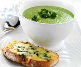 Broccolisoppa med toast