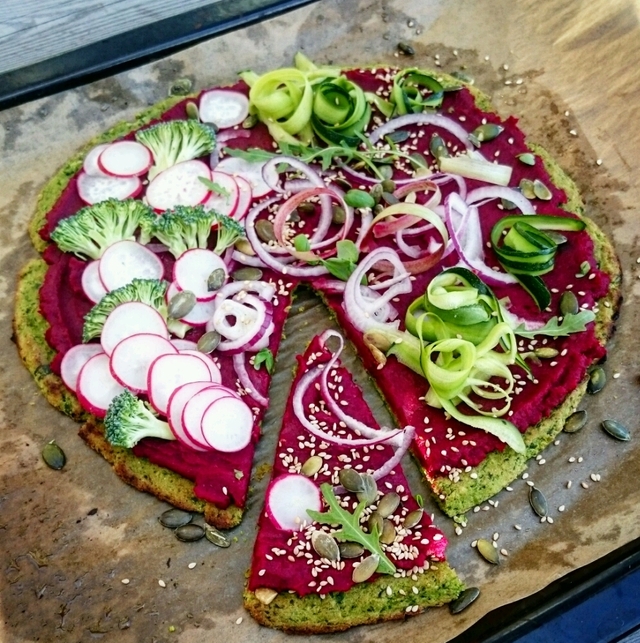 Glutenfri pizzabotten med Spenat, Gröna ärtor och Rödbetshummus