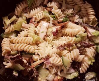 Pastasallad med kyckling och bea-dressing