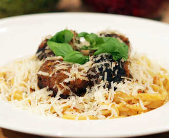 Axels spaghetti med Italienska köttbullar och tomatsås