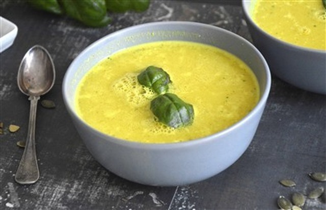 Soppa med curry och räkor