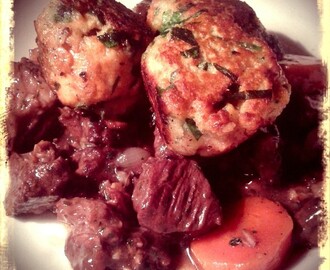 Boeuf bourguignon med baguettedumplings