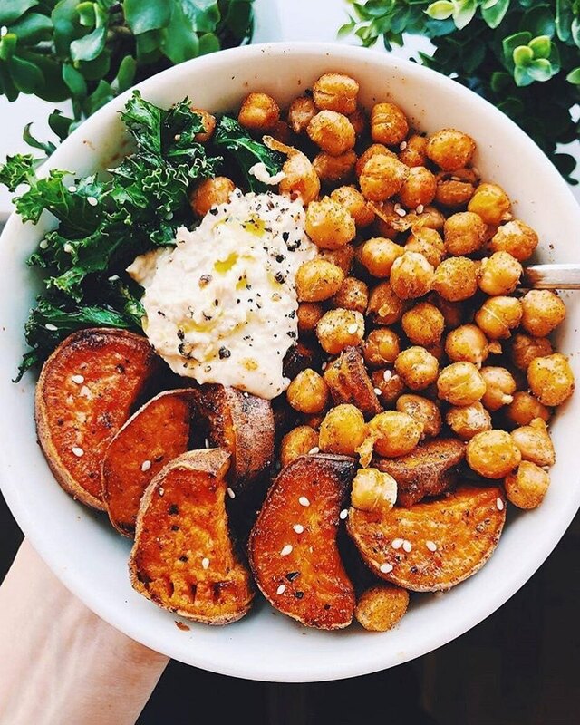 @vegancanteen on Instagram: “A bowl of garlicky roasted sweet potato wedges, sautéed kale, crunchy roasted curry chickpeas, and a dollop of hummus by…”