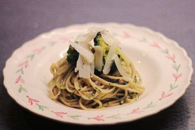 Spagetti med Skogschampinjonsås och syrlig Broccoli