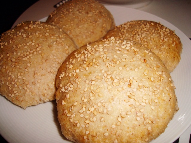 Glutenfria grova hamburgerbröd