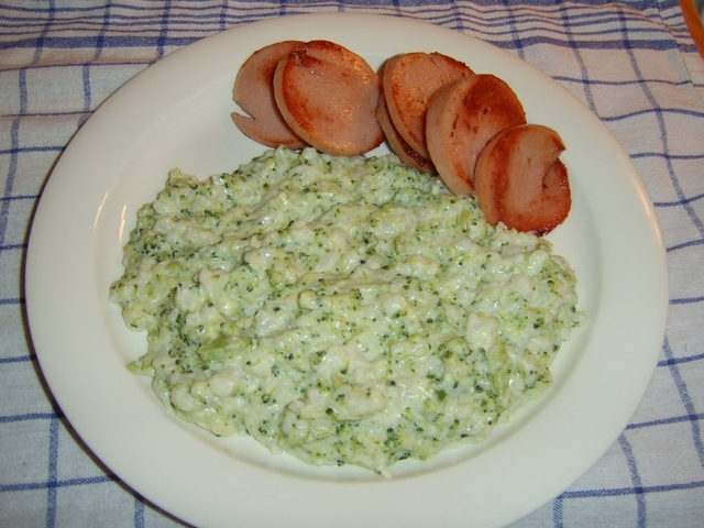 Blomkål och Broccolistuvning med falukorv.