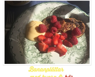 Dagens recepttips: Bananplättar med vaniljkvarg och färska bär