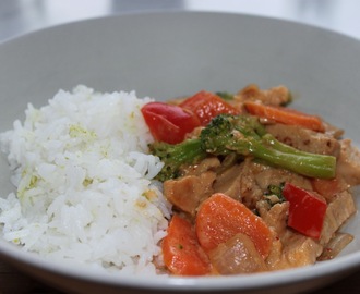 Thaigryta med quorn och röd curry