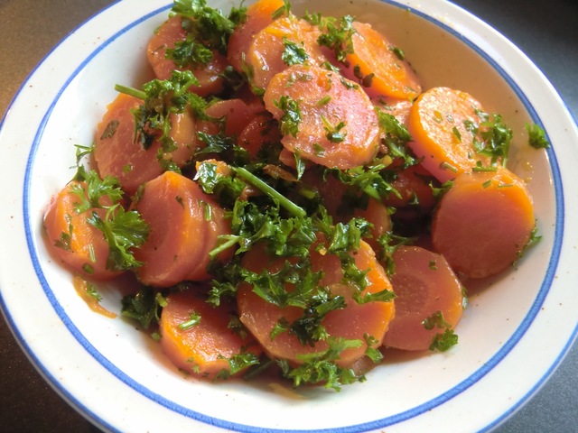 Ört- och persiljemarinerade morötter - gott tillbehör till allt slags kött