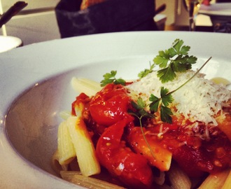 Penne arrabiata (pasta med tomatsås)