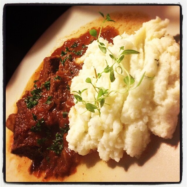 Stifado med blomkålsmos