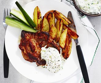 Fläskkarré med klyftpotatis och gurkröra