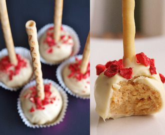 Strawberry cheesecake cake pops