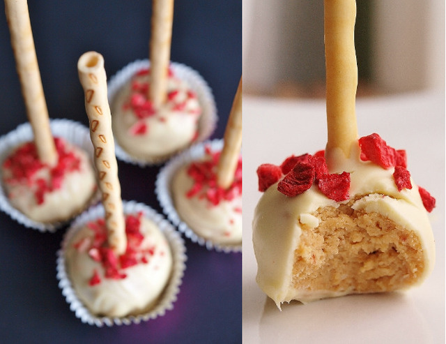 Strawberry cheesecake cake pops