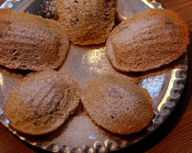 Madeleinekaker med tranebær og vanilje