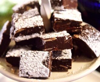 Lättgjord chokladfudge med mandel!