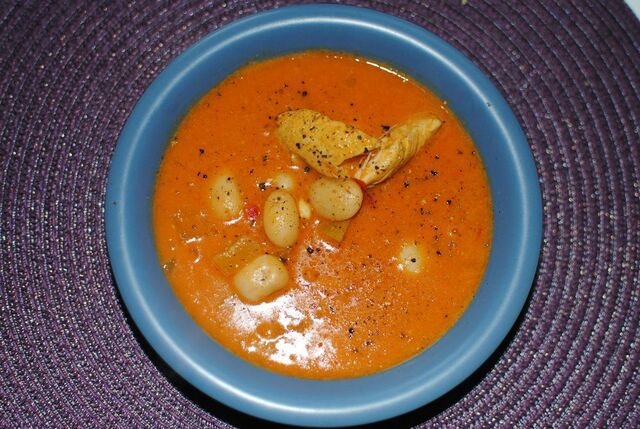Kyckling soppa med smak av curry och äpple
