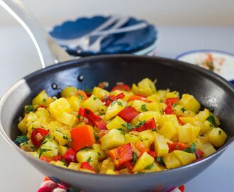 Stekt potatis med vitlök och paprika