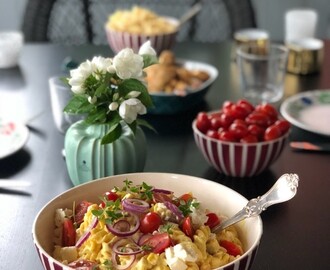 Krämig pastasallad med curry och mangochutney