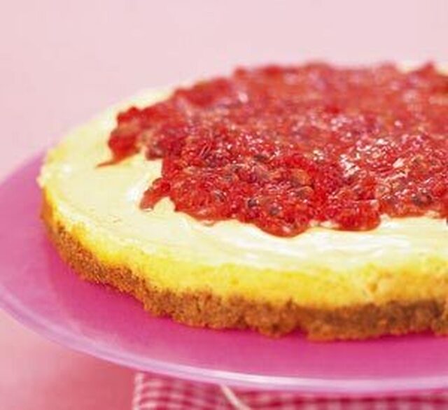 Cheesecake med hallon och passionsfrukt