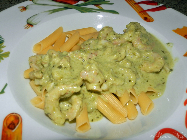Ärtgrön pastasås med räkor