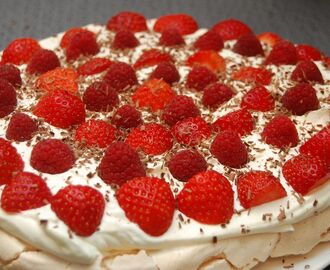 Somrig pavlova till midsommar