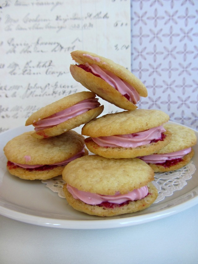 Raspberry whoopie pies