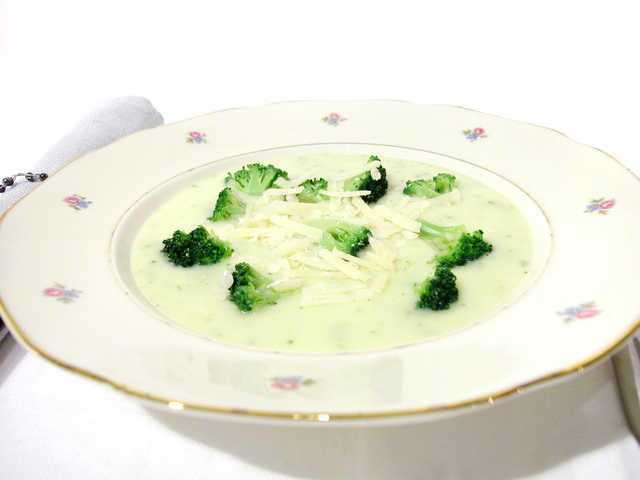 Krämig ost- och broccolisoppa