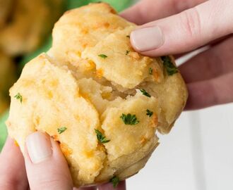 Copycat Red Lobster Cheddar Bay Biscuits