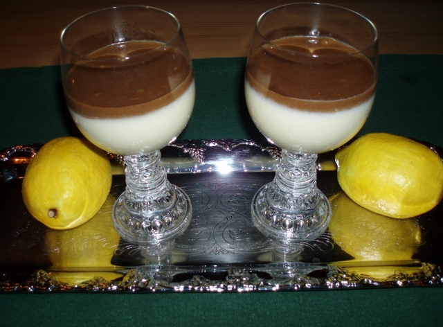 Citronpannacotta med lakritsspegel