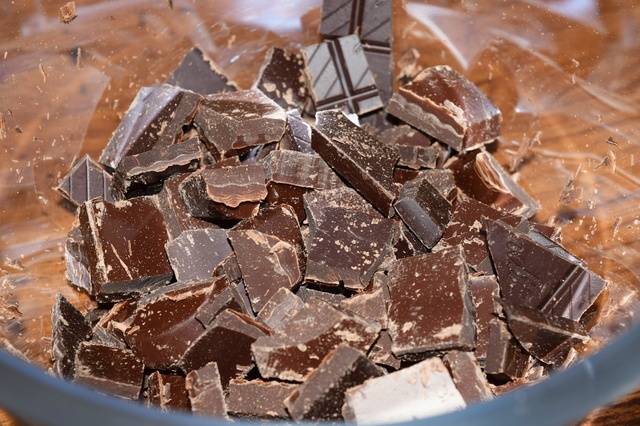 Julgodis chokladtryffel med kakao och kokosflingor