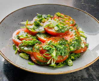 Tomatsallad med örtolja