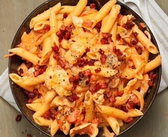 Kyckling med bacon och penne