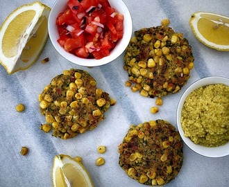 Majsbiffar med tomatsalsa och couscous - Corn Patties