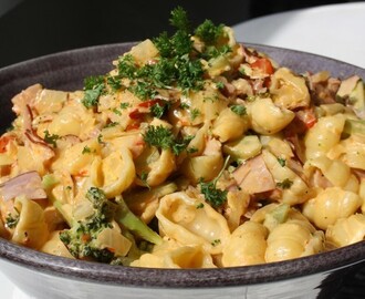 SKINKSÅS MED BROCCOLIPASTA