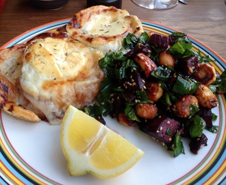 Chêvre chaud med citronspetsad rotsaks- och spenatsallad