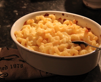 Mac ‘n cheese och broccoli slaw