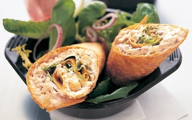 Wrap med tonfisk och kikärtor