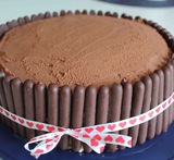 chokladtårta med kolasås i