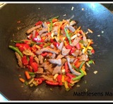 wok med oksekød og grøntsager