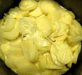 på kold kartoffelsalat med piskefløde