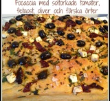 focaccia med oliver och soltorkade tomater