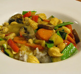 wok med kokosmjölk och röd curry