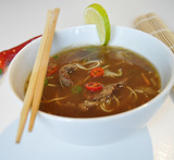 asiatisk suppe nudler