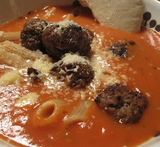 tomatsuppe med pasta