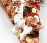 hemmagjord pizza med tjock botten