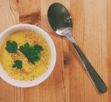 morotssoppa med ingefära och vitlök