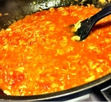 pastasås med tonfisk och krossade tomater