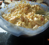hjemmelaget rekesalat med egg