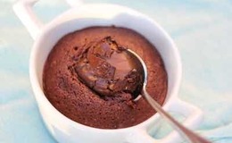 sjokoladekake i en kopp